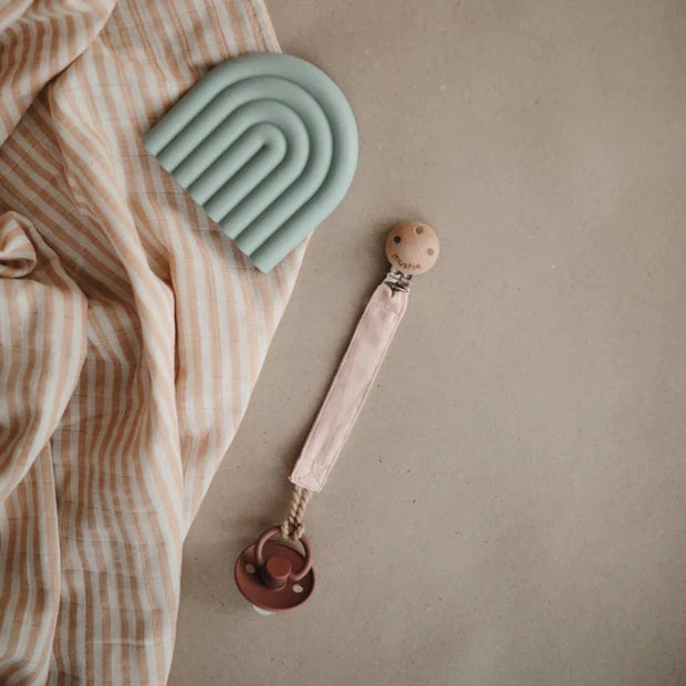 MUSHIE Fabric Pacifier Clip Roman Green BambiniJO