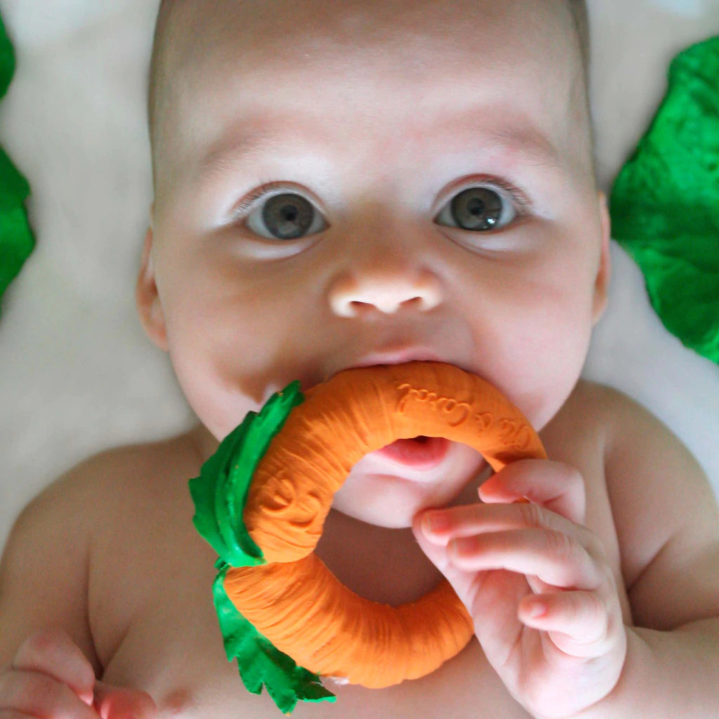 OLI & CAROL - Cathy the Carrot - Teether & Bath Toy OLI & CAROL - Cathy the Carrot - Teether & Bath Toy